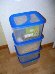 Futter in Tupperwareboxen